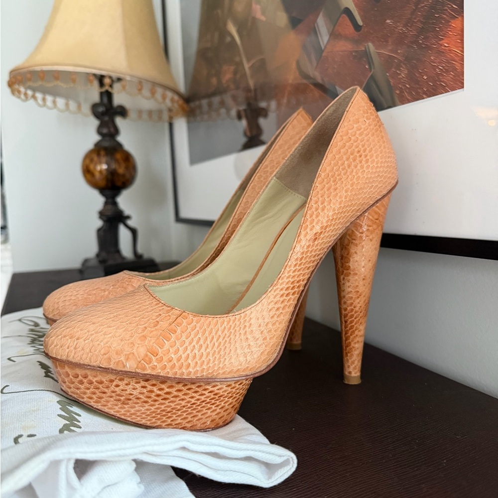 RARE Peach Snake-Embossed Leather Platform Pumps size 8.5